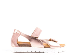 Flat sandals in pink suede and metallic leather