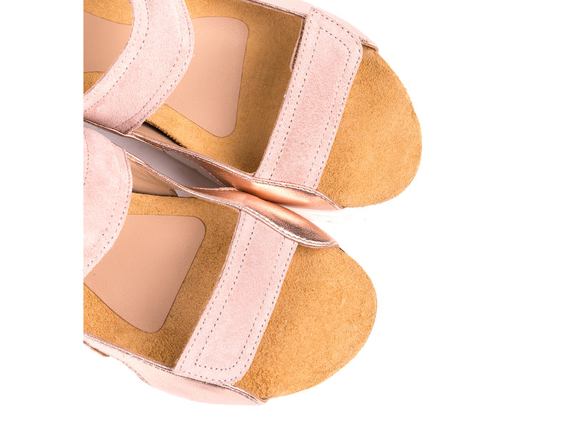 Flat sandals in pink suede and metallic leather