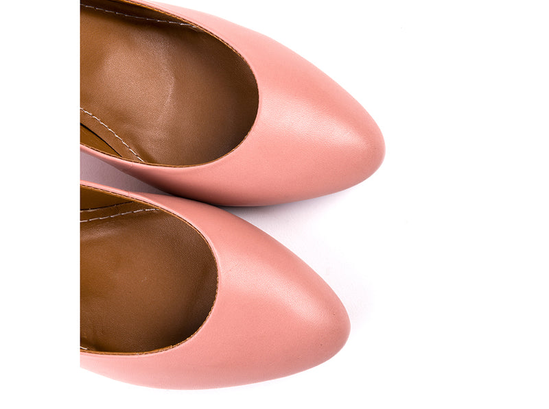 ​High-heeled shoes in vintage pink leather