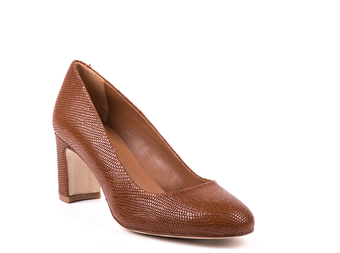 Sapatos em pele gravada camel de salto alto
