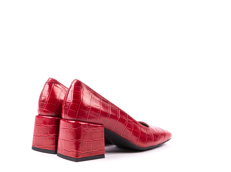 Sapatos de salto alto em pele gravada efeito croco vermelha