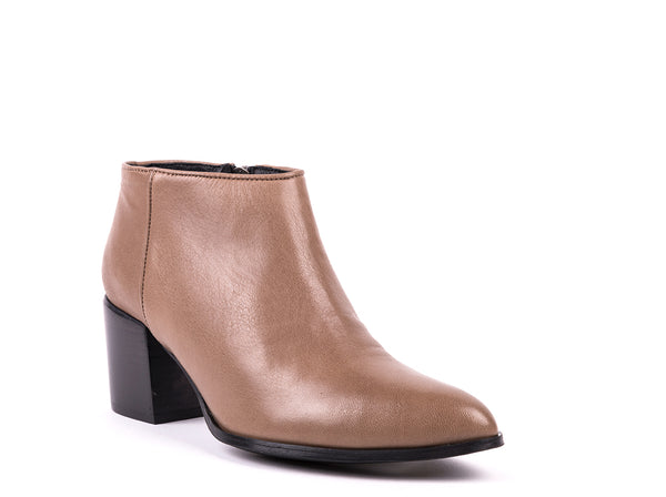 ​High-heeled ankle boots in taupe leather