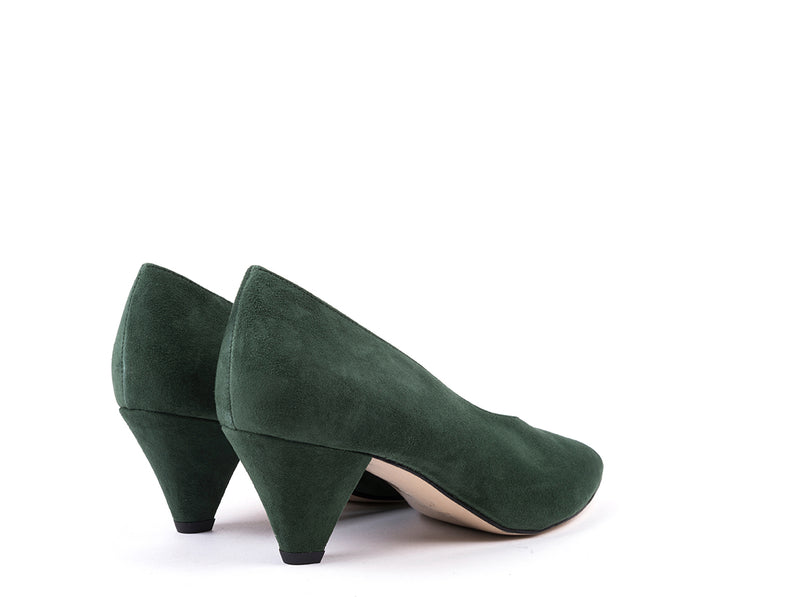 Sapatos de salto alto em camurça verde