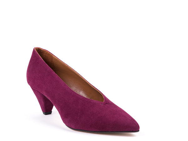 high-heeled shoes in bordeaux suede