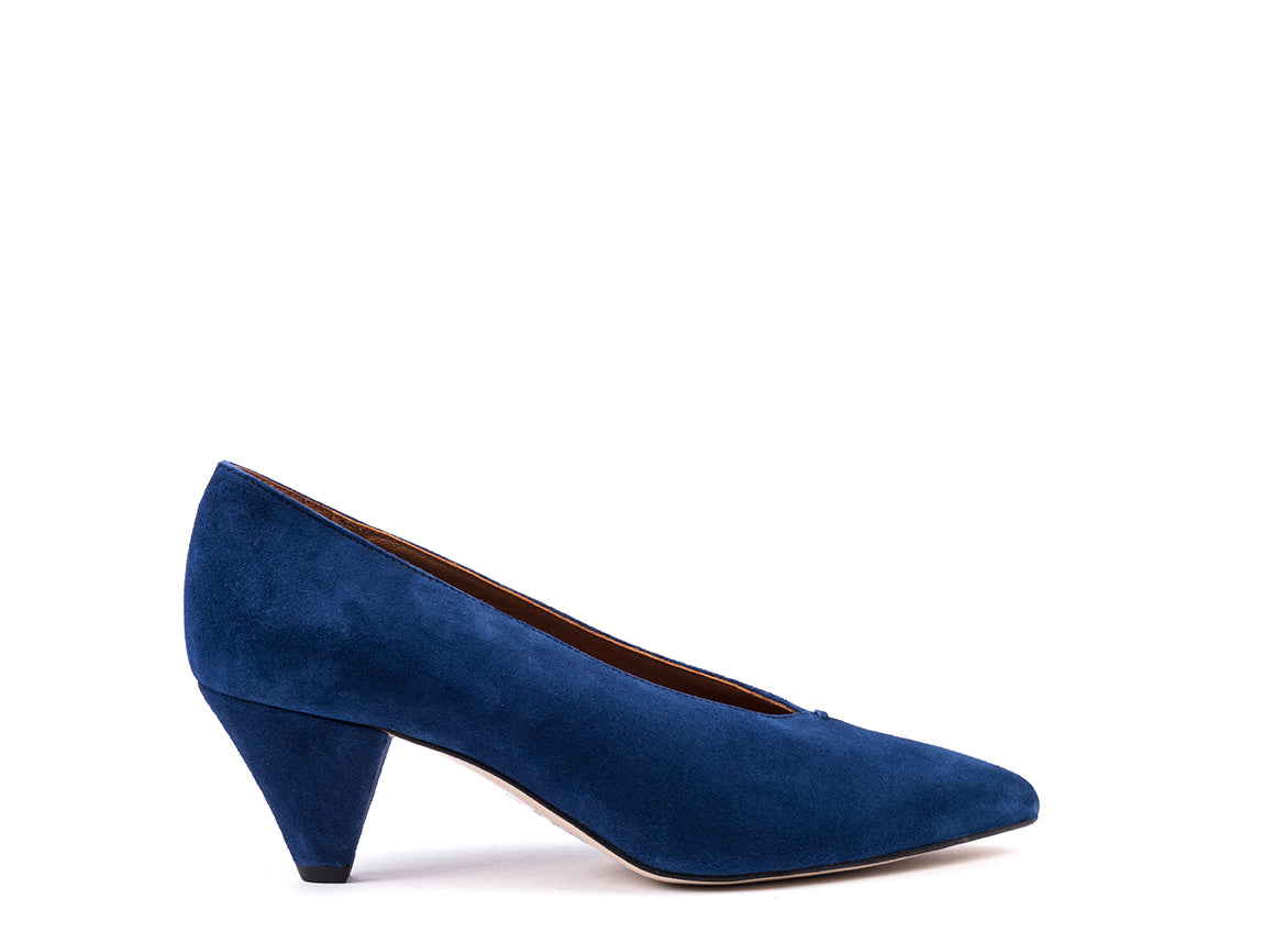 Sapatos de salto alto em camurça marinho