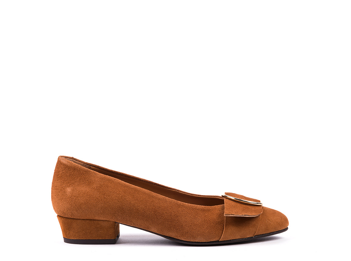 Sapatos em camurça camel