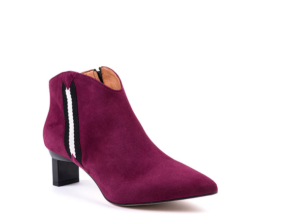 ​High heeled ankle boots in bordeaux suede