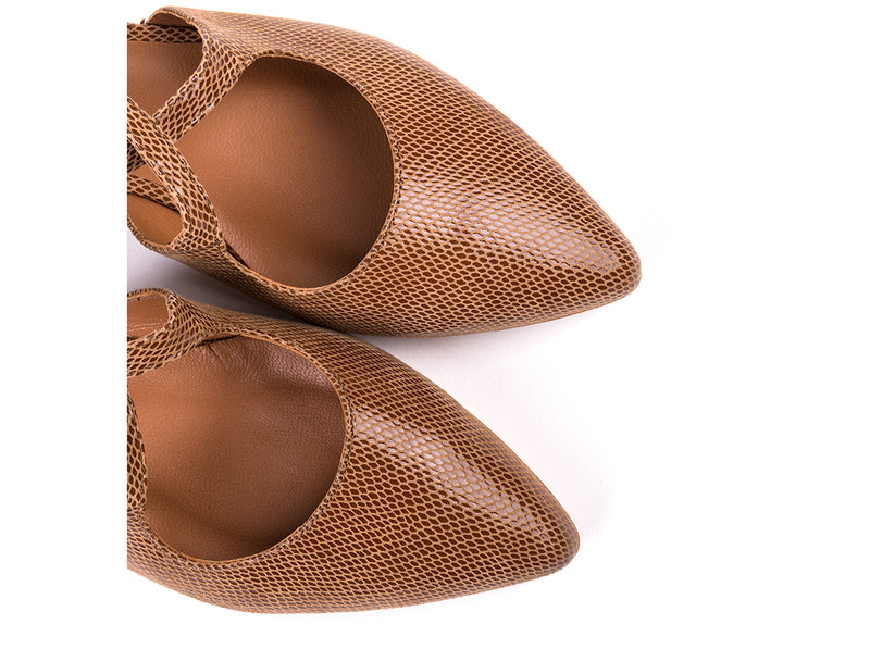 Flat shoes in brown embossed leather