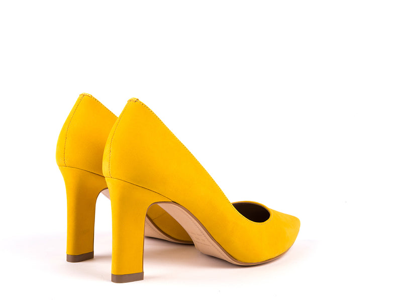 High-heeled shoes in yellow nobuck.