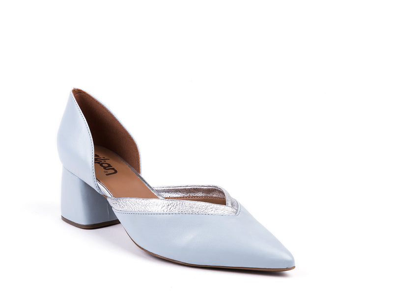 Light blue leather medium-heeled shoe