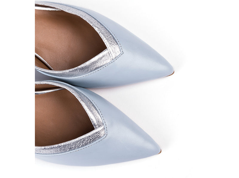 Light blue leather medium-heeled shoe