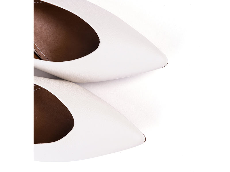 Medium-heeled shoes in white pebble-grain leather