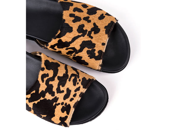 Black leather flat sandals with leopard fur