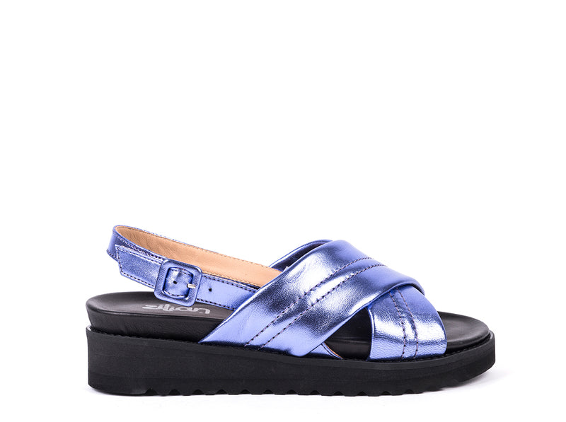 Flat sandals in black and blue leather