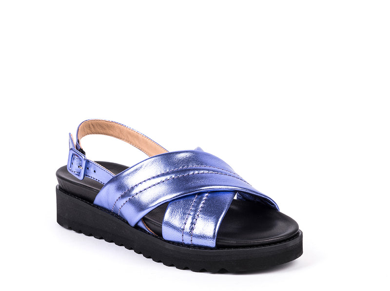 Flat sandals in black and blue leather