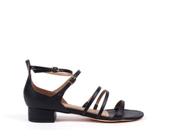 ​Flat sandals in black leather