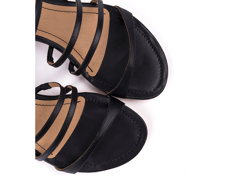 ​Flat sandals in black leather