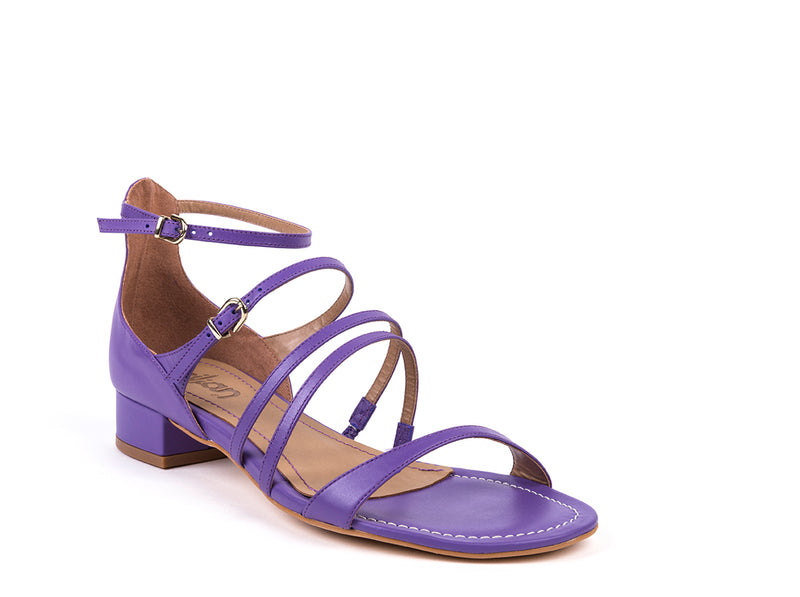 Flat sandals in purple leather