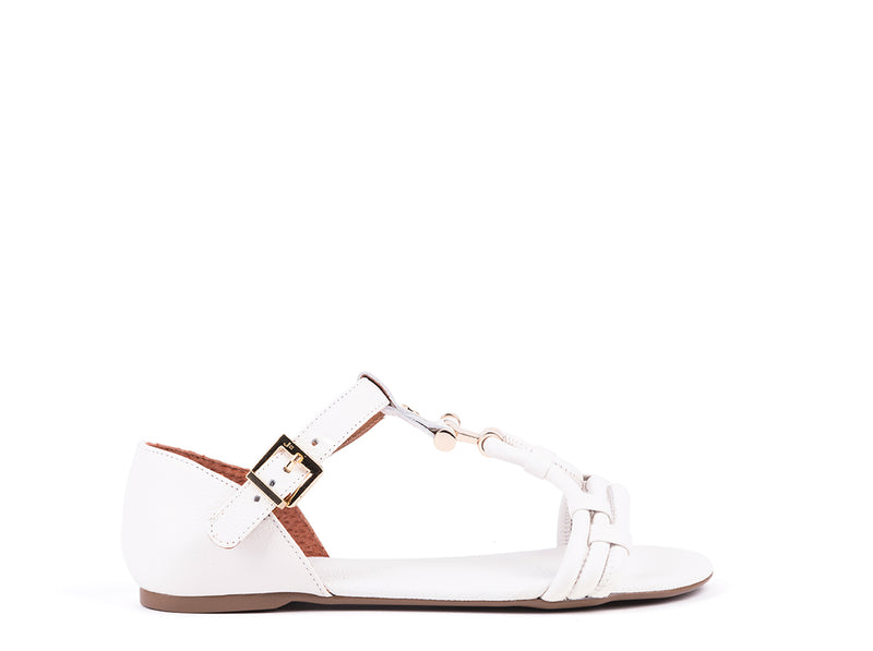 ​Flat sandals in white leather