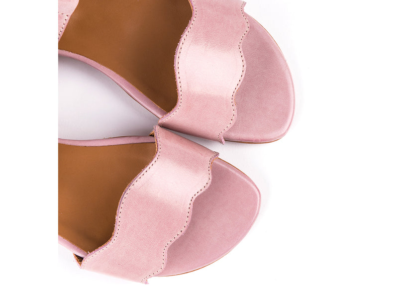 ​Flat sandals in pink leather