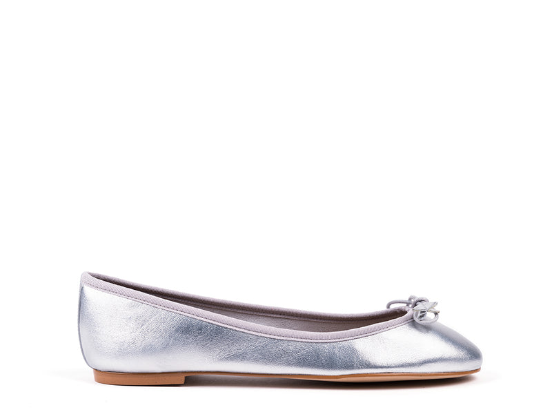 Ballerinas in metallic silver leather