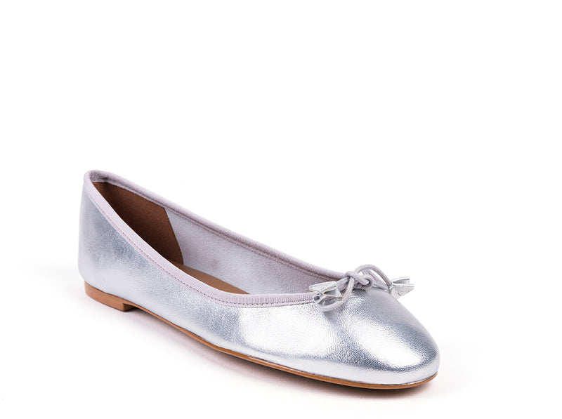 Ballerinas in metallic silver leather