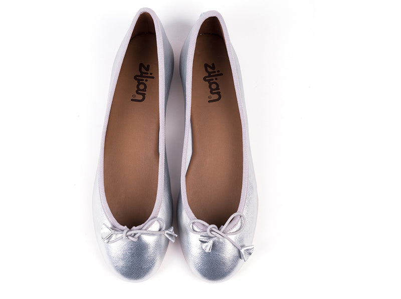 Ballerinas in metallic silver leather