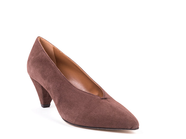 Mid-heel shoes in brown suede