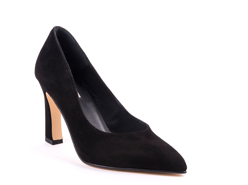 ​High-heeled black suede shoes