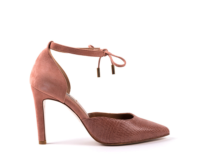 Sapatos de salto alto em pele gravada rosa vintage