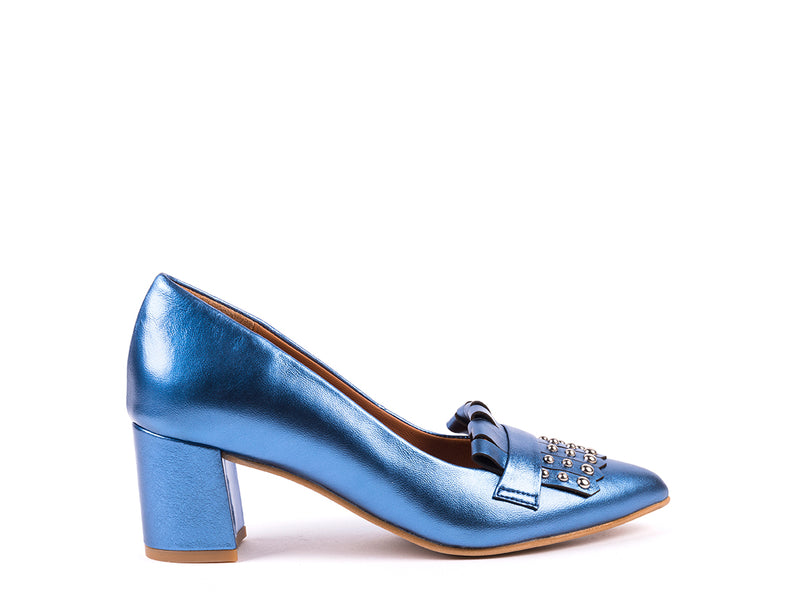 Sapatos de salto alto em pele metalizada azul