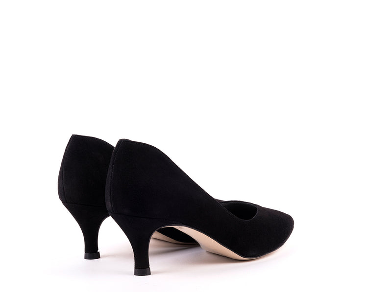 Sapatos de salto médio em camurça preta
