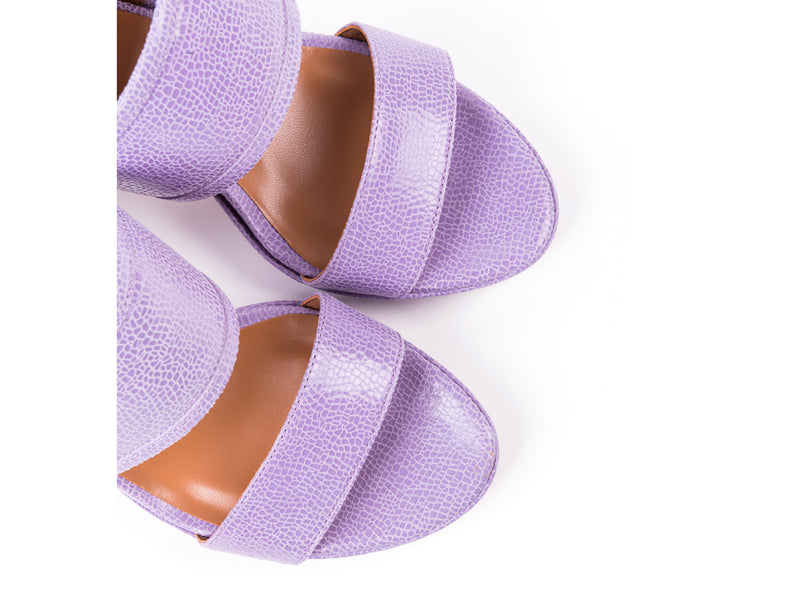 High helled sandals in lilac engraved leather