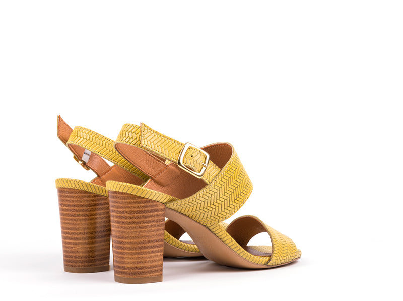 ​High helled sandals in yellow engraved leather