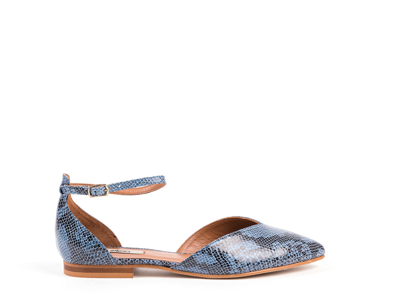 ​Flat shoes in blue patterned leather