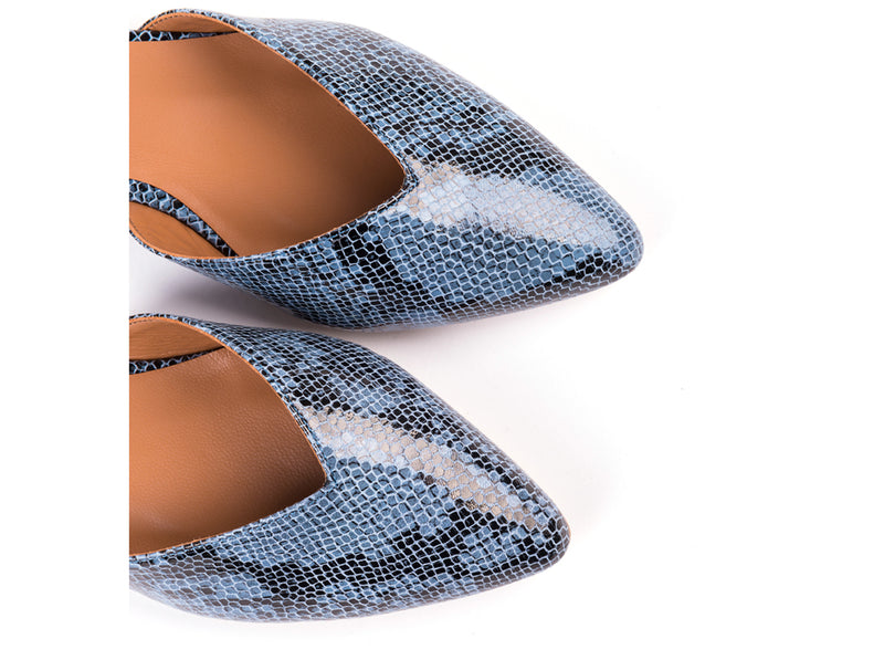 ​Flat shoes in blue patterned leather