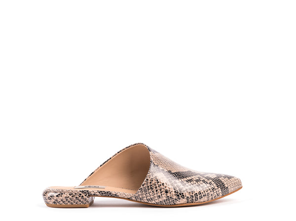 Mules in natural patterned leather