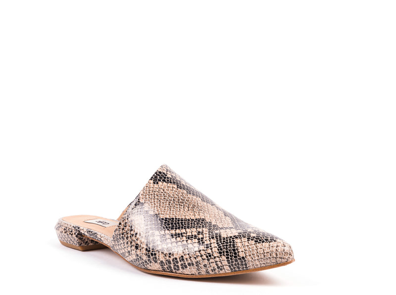 Mules in natural patterned leather