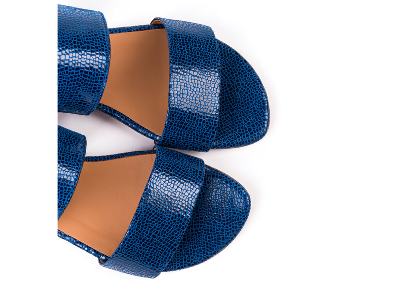 ​Flat sandals in blue engraved leather