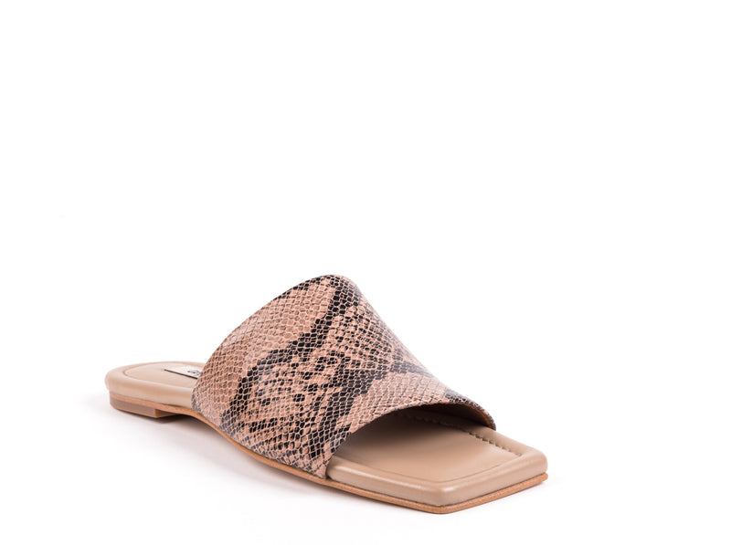 Mules in patterned natural leather.