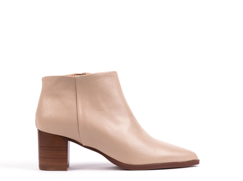 ​High-heeled ankle boots in off-white leather