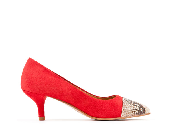 Medium-heeled red suede shoe