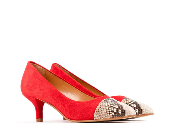 Medium-heeled red suede shoe