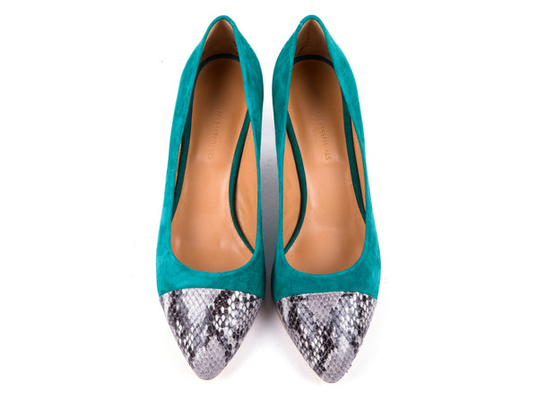 Medium-heeled green suede shoes