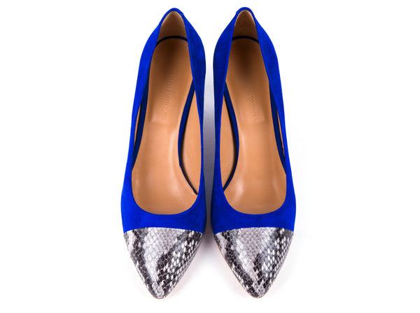 Medium-heeled blue suede shoes