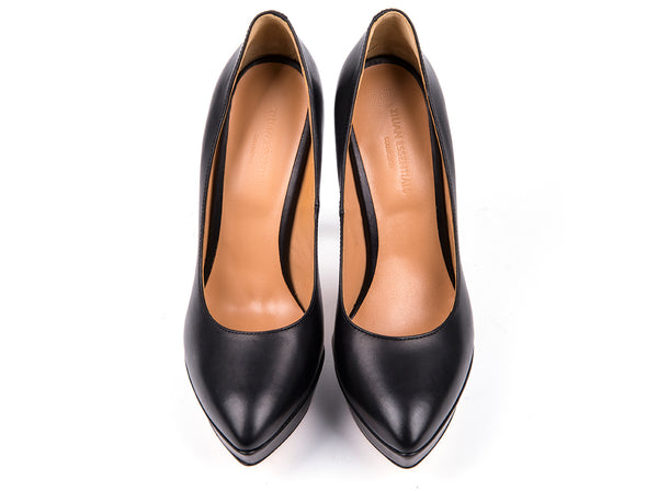 ​High-heeled pumps in black leather