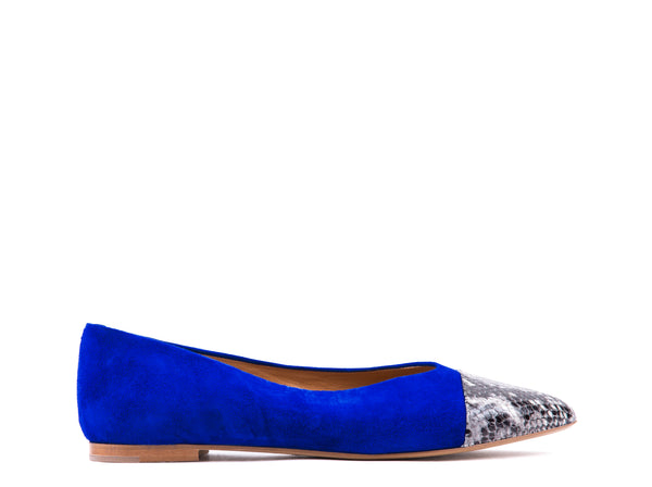 ​Flat pointed ballerinas in blue suede with patterned leather toe