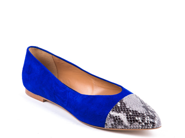 ​Flat pointed ballerinas in blue suede with patterned leather toe