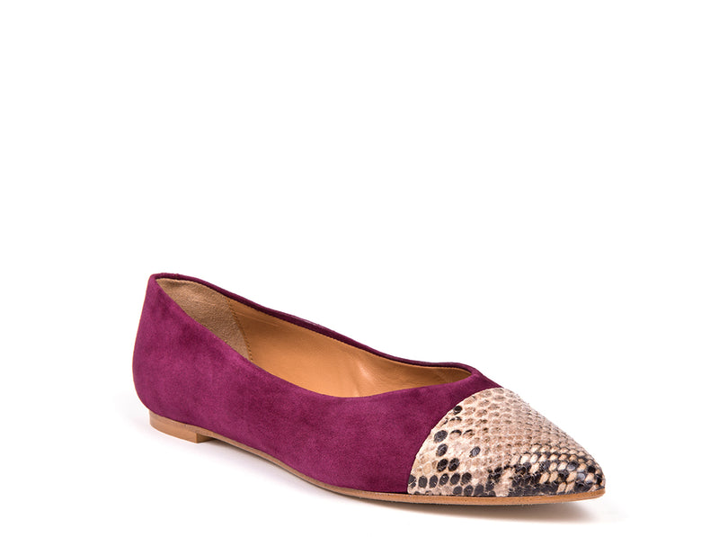 ​Flat pointed ballerinas in bordeaux suede with patterned leather toe