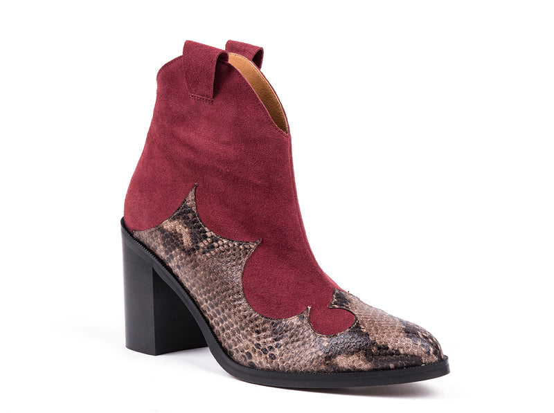 ​High-heeled ankle boots in bordeaux croute